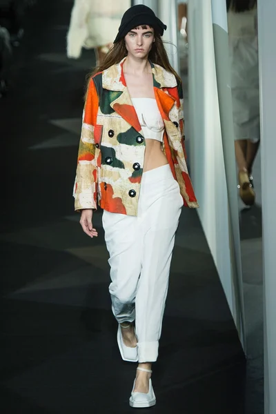 Look 8